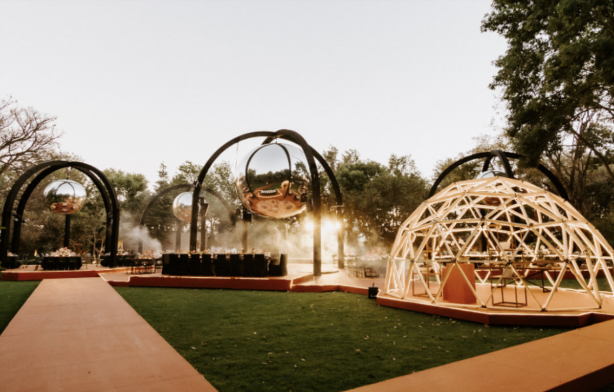 Decoración de boda elegante y moderna