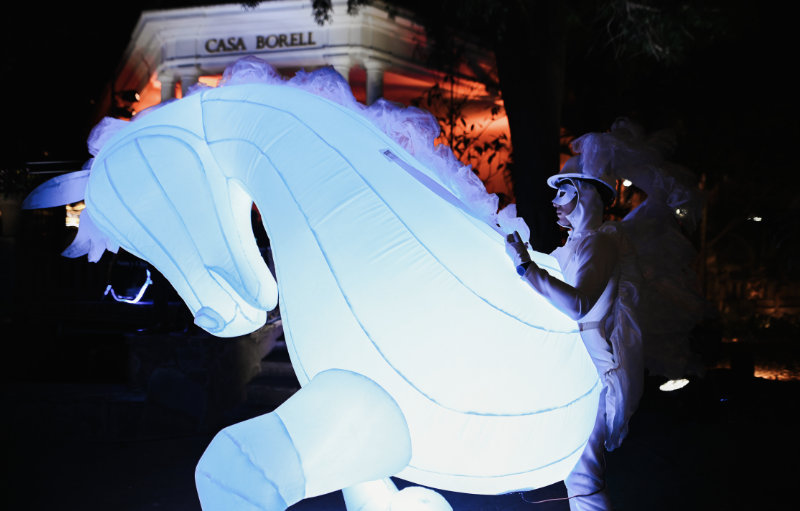 Caballo inflable decorativo personificado