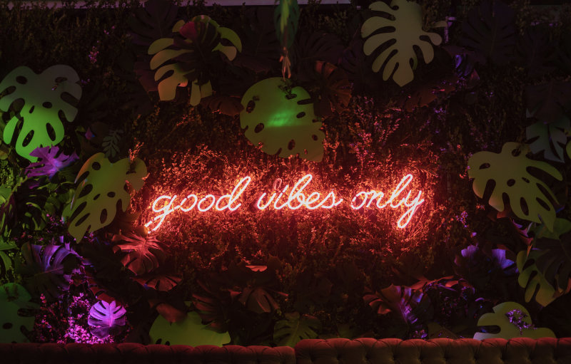 Letrero decorativo good vibes